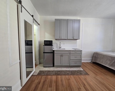 1324 Locust Street - Photo Thumbnail 4