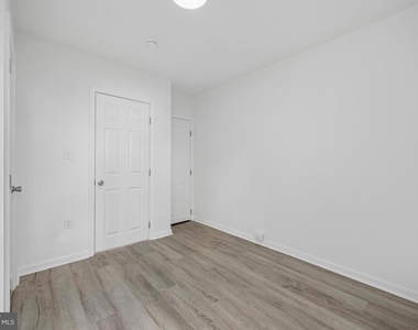 2964 N Taylor Street - Photo Thumbnail 6