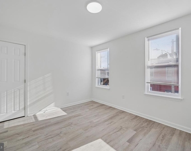 2964 N Taylor Street - Photo Thumbnail 4