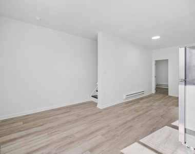 2964 N Taylor Street - Photo Thumbnail 3