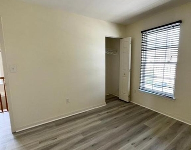 202 Fox Trail - Photo Thumbnail 23