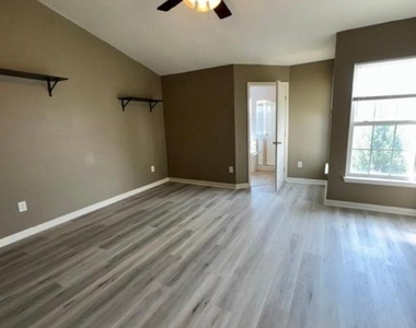 202 Fox Trail - Photo Thumbnail 27