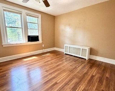23 Carlton Avenue - Photo Thumbnail 6