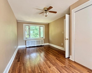 23 Carlton Avenue - Photo Thumbnail 10