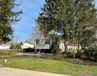 601 Sherwood Place - Photo Thumbnail 11