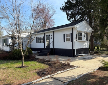 601 Sherwood Place - Photo Thumbnail 7