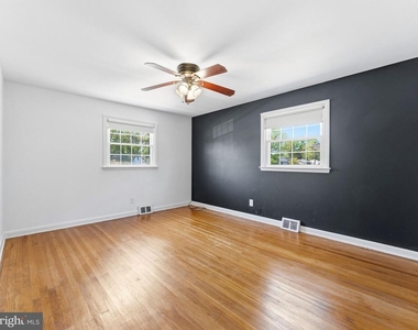411 Chapel Ave E - Photo Thumbnail 14