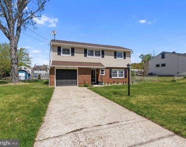 411 Chapel Ave E - Photo Thumbnail 1