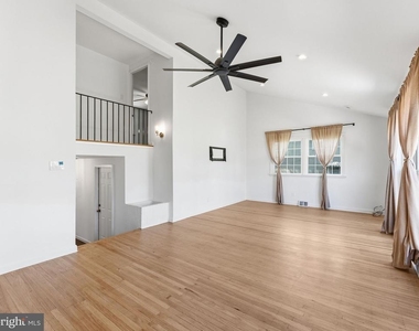 411 Chapel Ave E - Photo Thumbnail 8