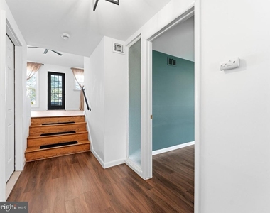 411 Chapel Ave E - Photo Thumbnail 2