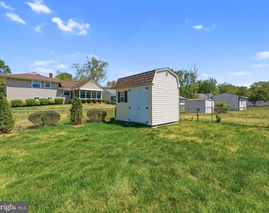 411 Chapel Ave E - Photo Thumbnail 26