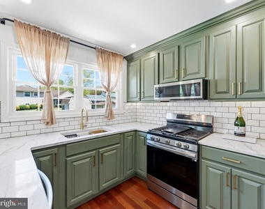 411 Chapel Ave E - Photo Thumbnail 11