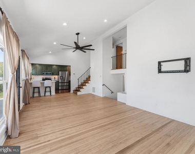411 Chapel Ave E - Photo Thumbnail 9