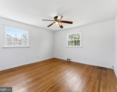 411 Chapel Ave E - Photo Thumbnail 18