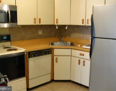 1109 Huntingdon Mews - Photo Thumbnail 3