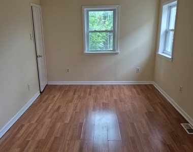 1245 Empire Avenue - Photo Thumbnail 5
