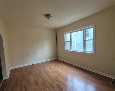 1245 Empire Avenue - Photo Thumbnail 6