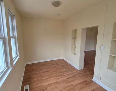 1245 Empire Avenue - Photo Thumbnail 2