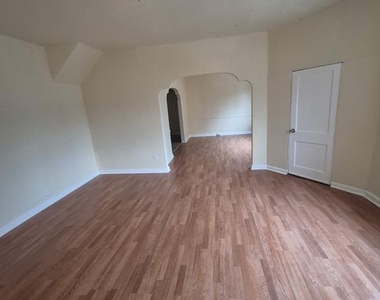 1245 Empire Avenue - Photo Thumbnail 3