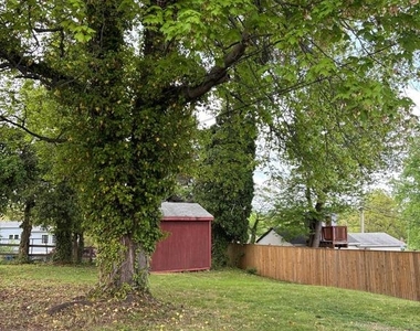 120 Northwood Drive - Photo Thumbnail 5