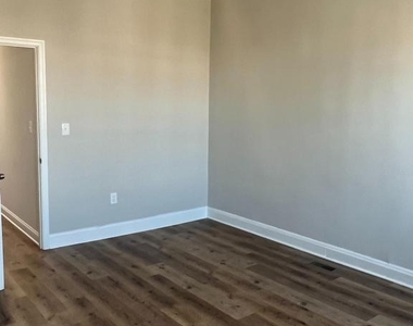 715 N Kenwood Avenue - Photo Thumbnail 16