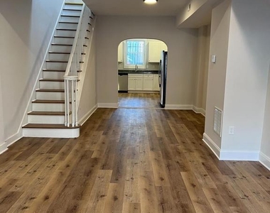 715 N Kenwood Avenue - Photo Thumbnail 4