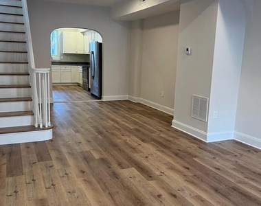 715 N Kenwood Avenue - Photo Thumbnail 2