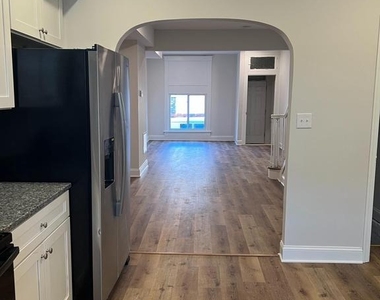 715 N Kenwood Avenue - Photo Thumbnail 12