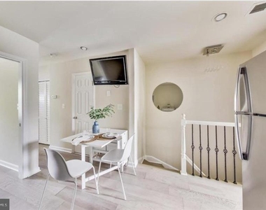 1720 H Street Ne - Photo Thumbnail 3