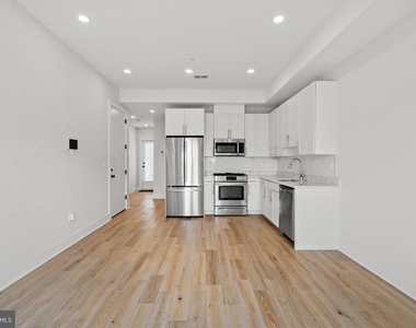 1130 Penn Street Ne - Photo Thumbnail 3