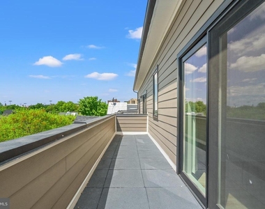 1130 Penn Street Ne - Photo Thumbnail 6