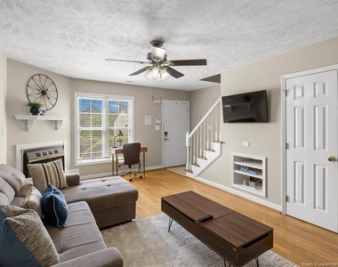 421 Cityview Lane - Photo Thumbnail 1