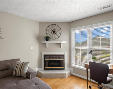 421 Cityview Lane - Photo Thumbnail 10
