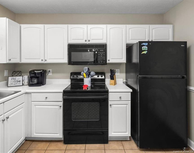421 Cityview Lane - Photo Thumbnail 16