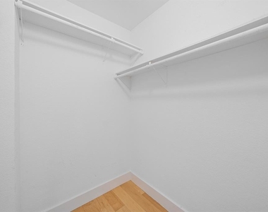 1313 E 52nd St - Photo Thumbnail 11