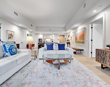 70 Rainey St - Photo Thumbnail 5