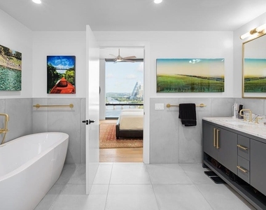70 Rainey St - Photo Thumbnail 13