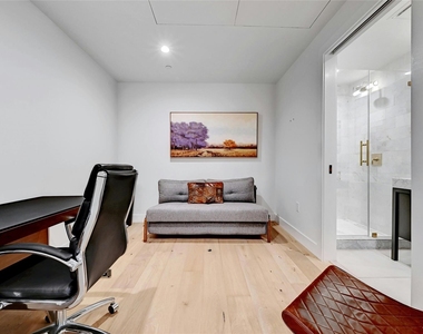 70 Rainey St - Photo Thumbnail 17
