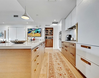 70 Rainey St - Photo Thumbnail 8
