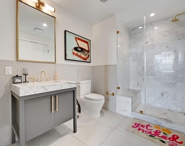 70 Rainey St - Photo Thumbnail 16