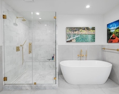 70 Rainey St - Photo Thumbnail 14