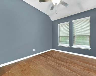 204 Belford St - Photo Thumbnail 7