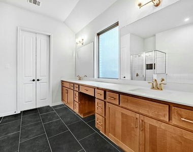 204 Belford St - Photo Thumbnail 9