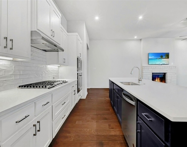 204 Belford St - Photo Thumbnail 5