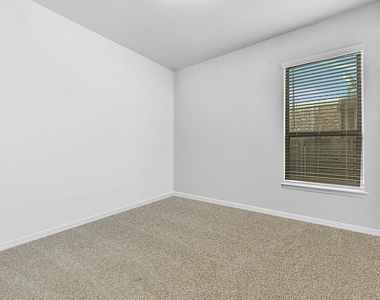 204 Belford St - Photo Thumbnail 14