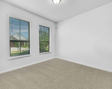 204 Belford St - Photo Thumbnail 16