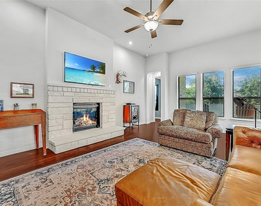 204 Belford St - Photo Thumbnail 3