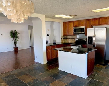 2907 Donnell Dr - Photo Thumbnail 2
