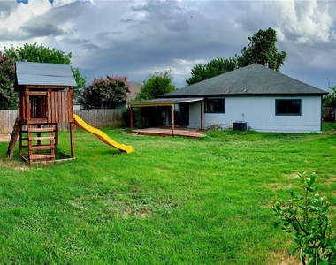 2907 Donnell Dr - Photo Thumbnail 21