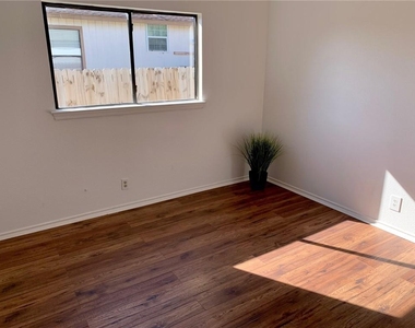 2907 Donnell Dr - Photo Thumbnail 16
